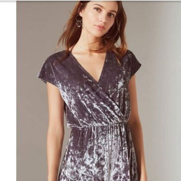 URBAN OUTFITTERS Isabella Velvet Jumpsuit Size Small - Picture 2 of 11
